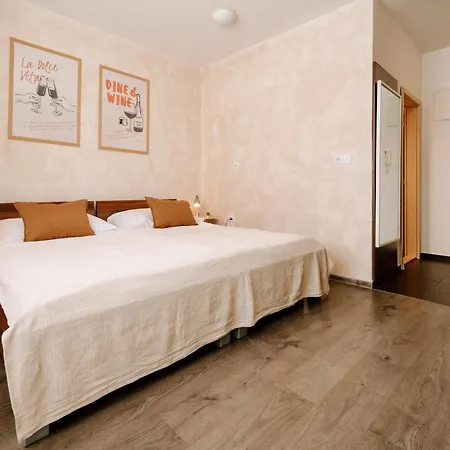 Kesta, Centrum, Free Parking Apartment *